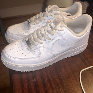 Nike air triple white good condition size 9.5.